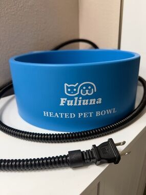 Fuliuna Blue Heated Pet Bowl